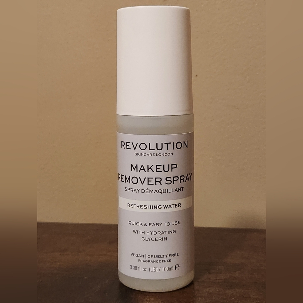 Revolution White Makeup Remover Spray - Picture 3 of 6